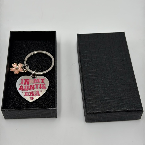 Brand new In My Auntie Era Keychain Heart Charm with Flower Detail - Picture 5 of 5